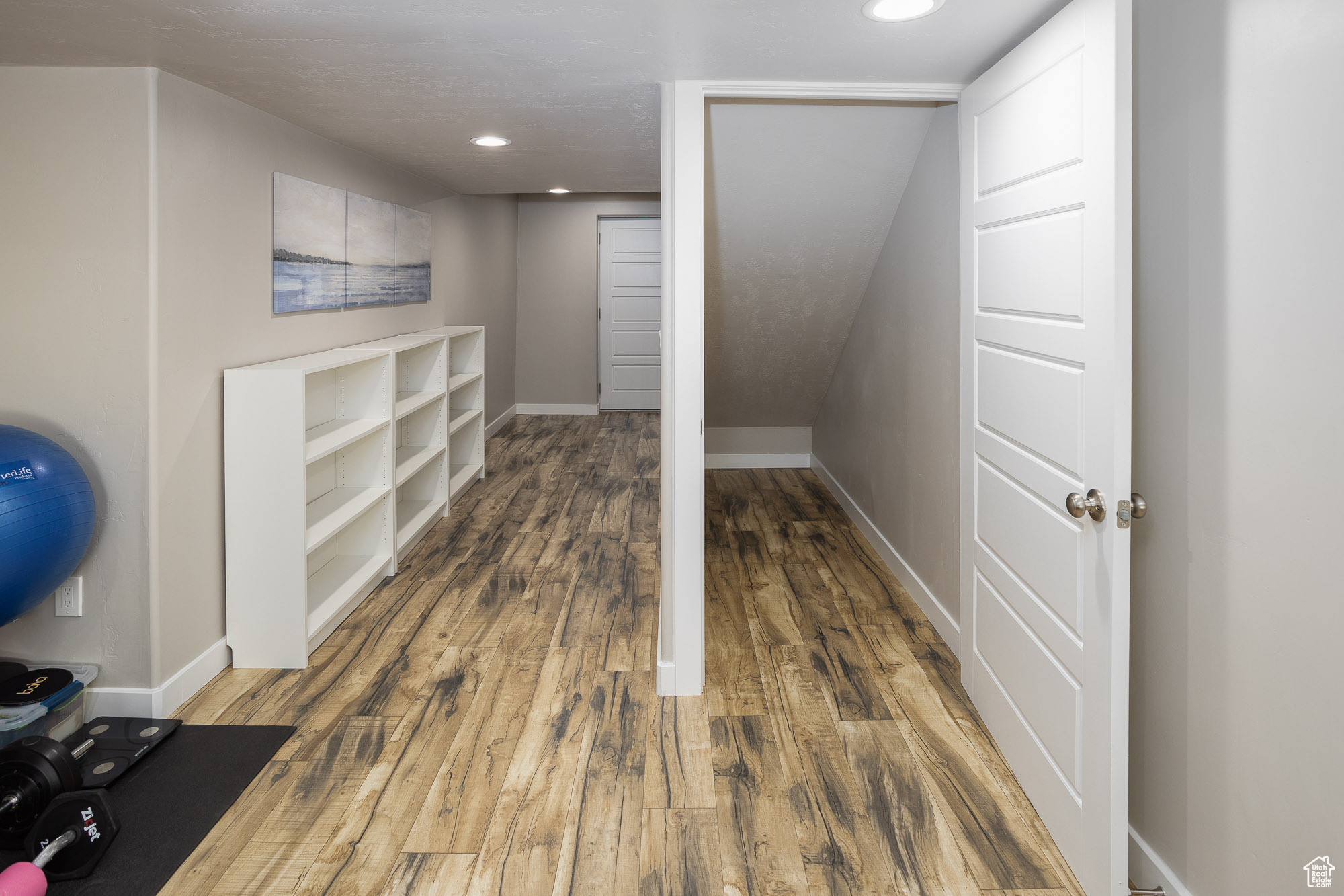 BROADVIEW SHORES - Residential