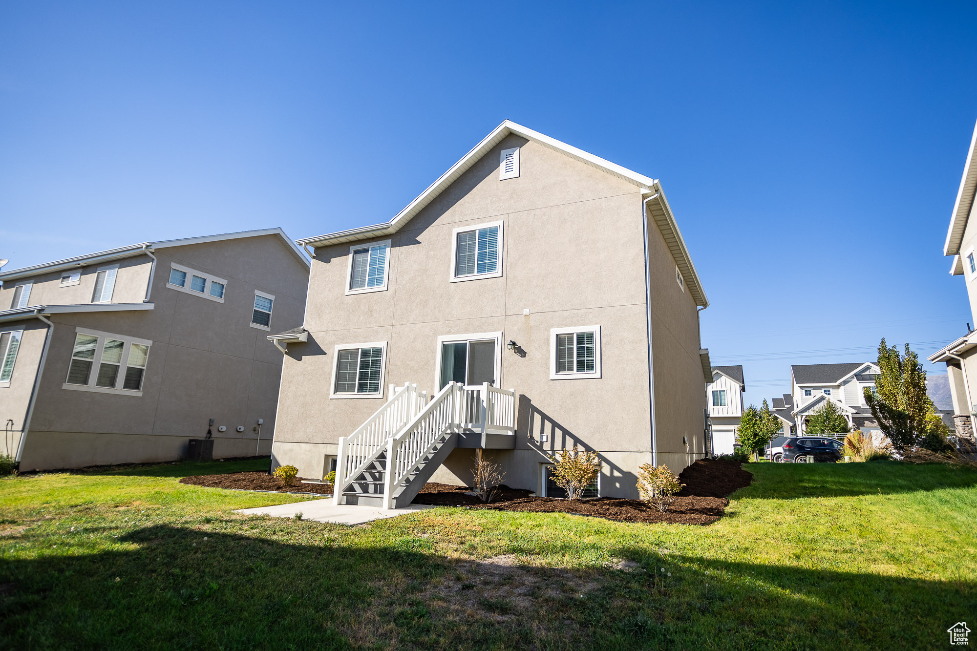 BROADVIEW SHORES - Residential