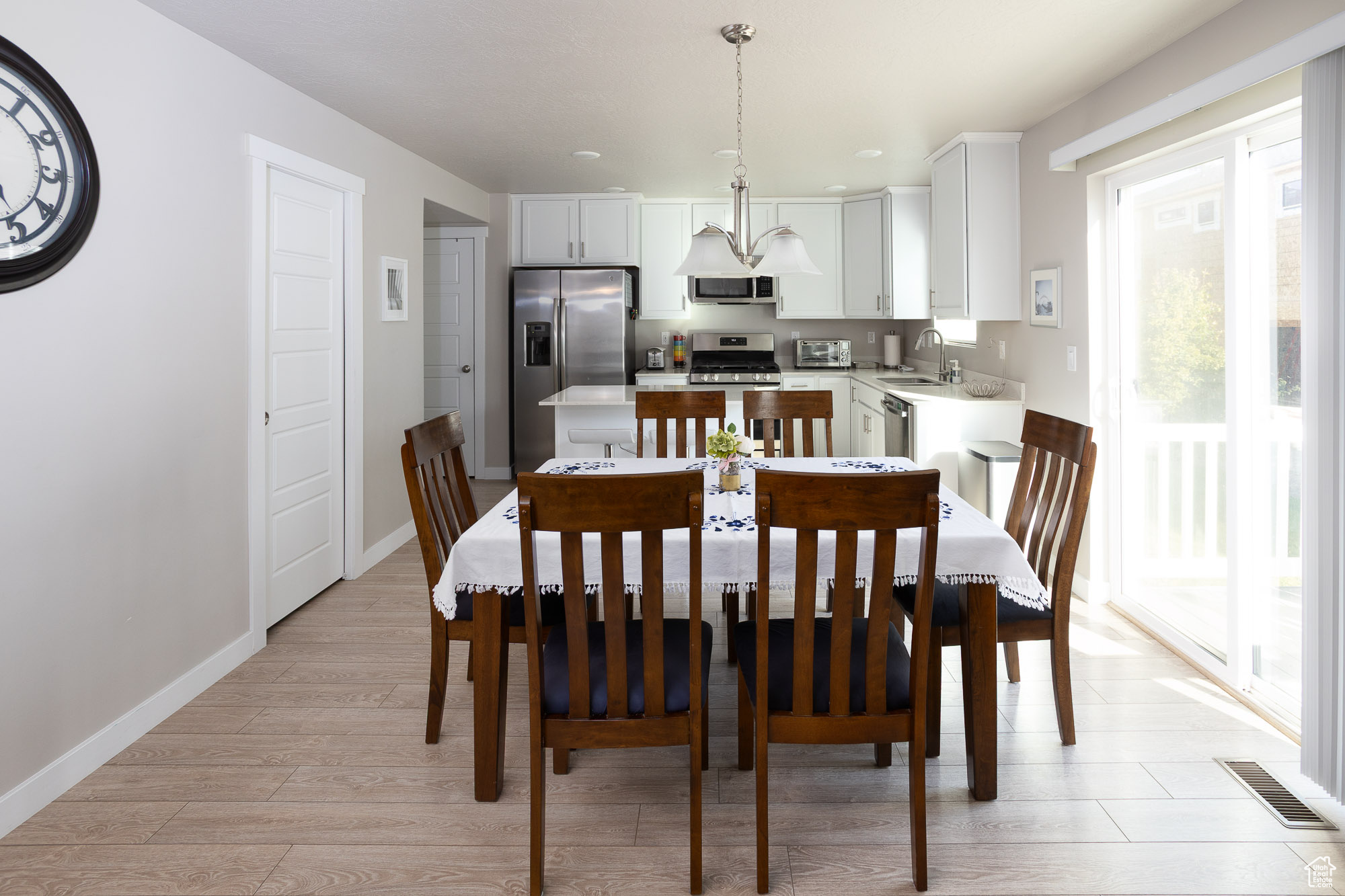 BROADVIEW SHORES - Residential