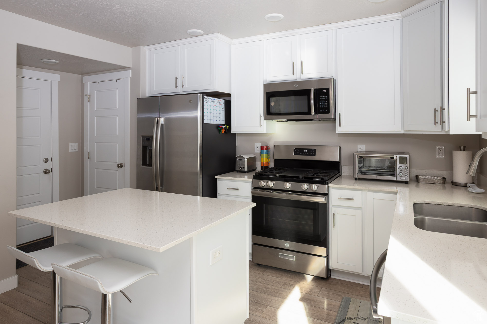 BROADVIEW SHORES - Residential
