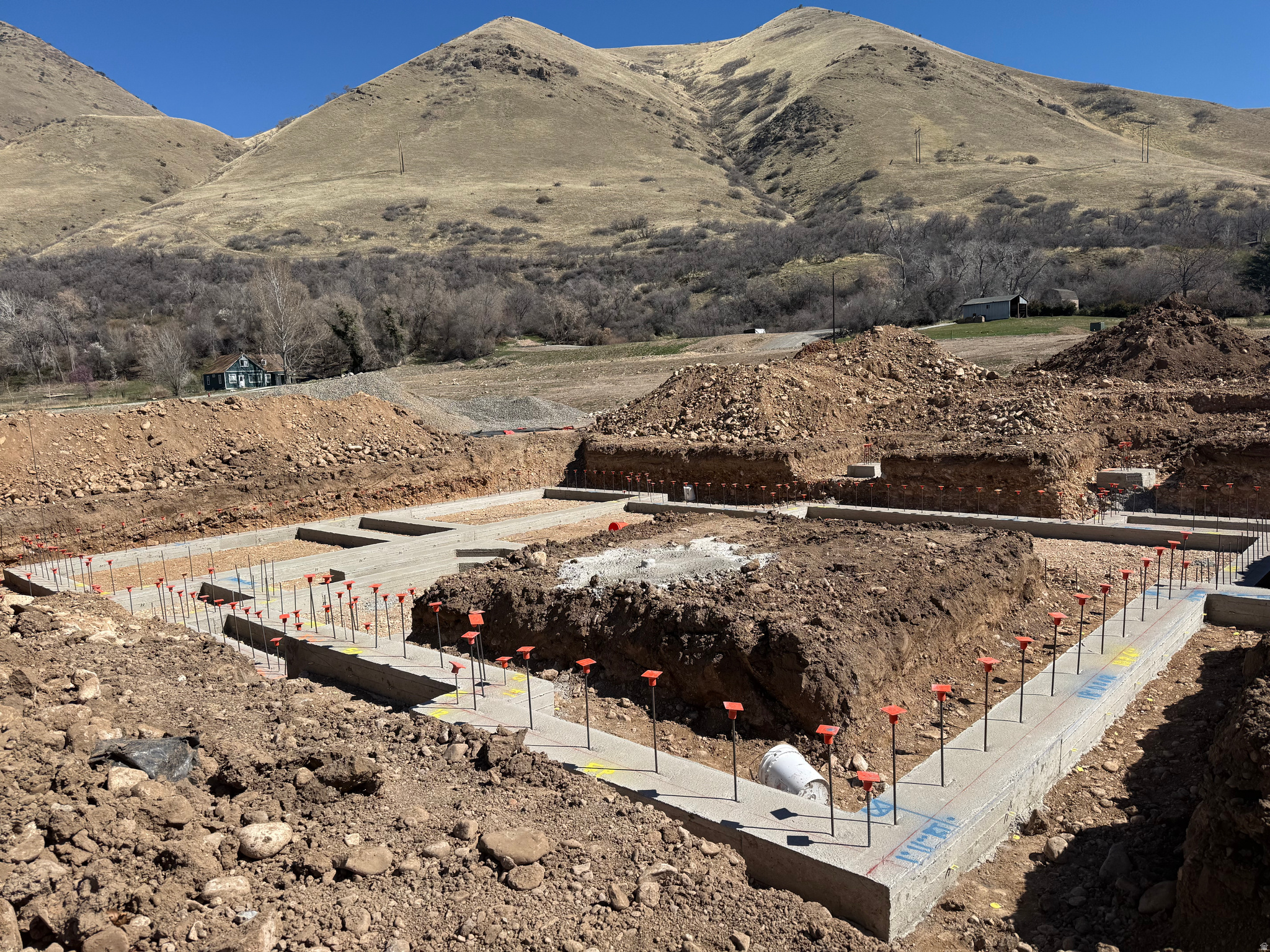 WHISPER HOLLOW - Residential