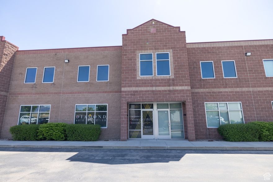 New floor, new paint, new lights, oh my! The current tenant has outgrown the space, and their upgrades are your gain! Conveniently located right next to the freeway in American Fork, it's hard to beat this value! Available July or August!