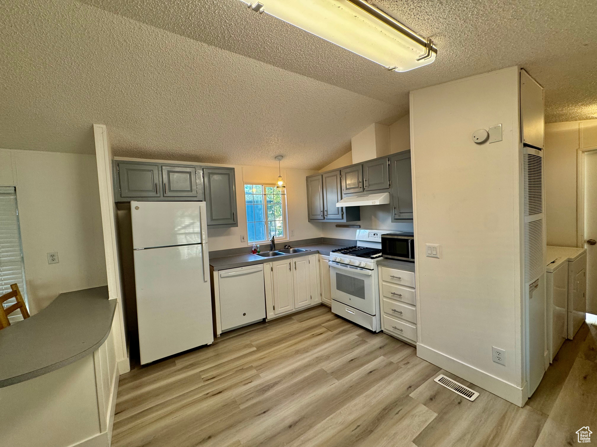 MEADOWBROOK VILLAGE - Residential