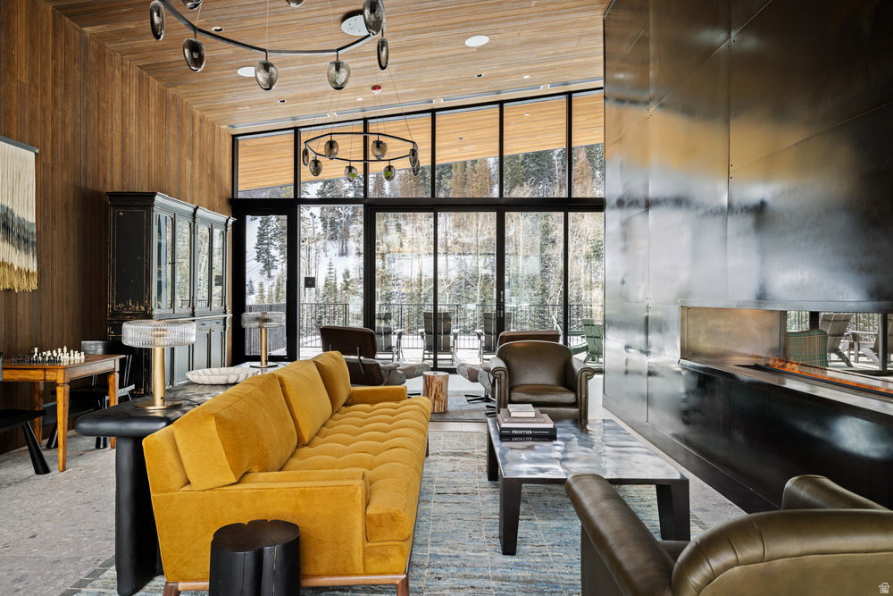 FOUNDERS PLACE - Residential