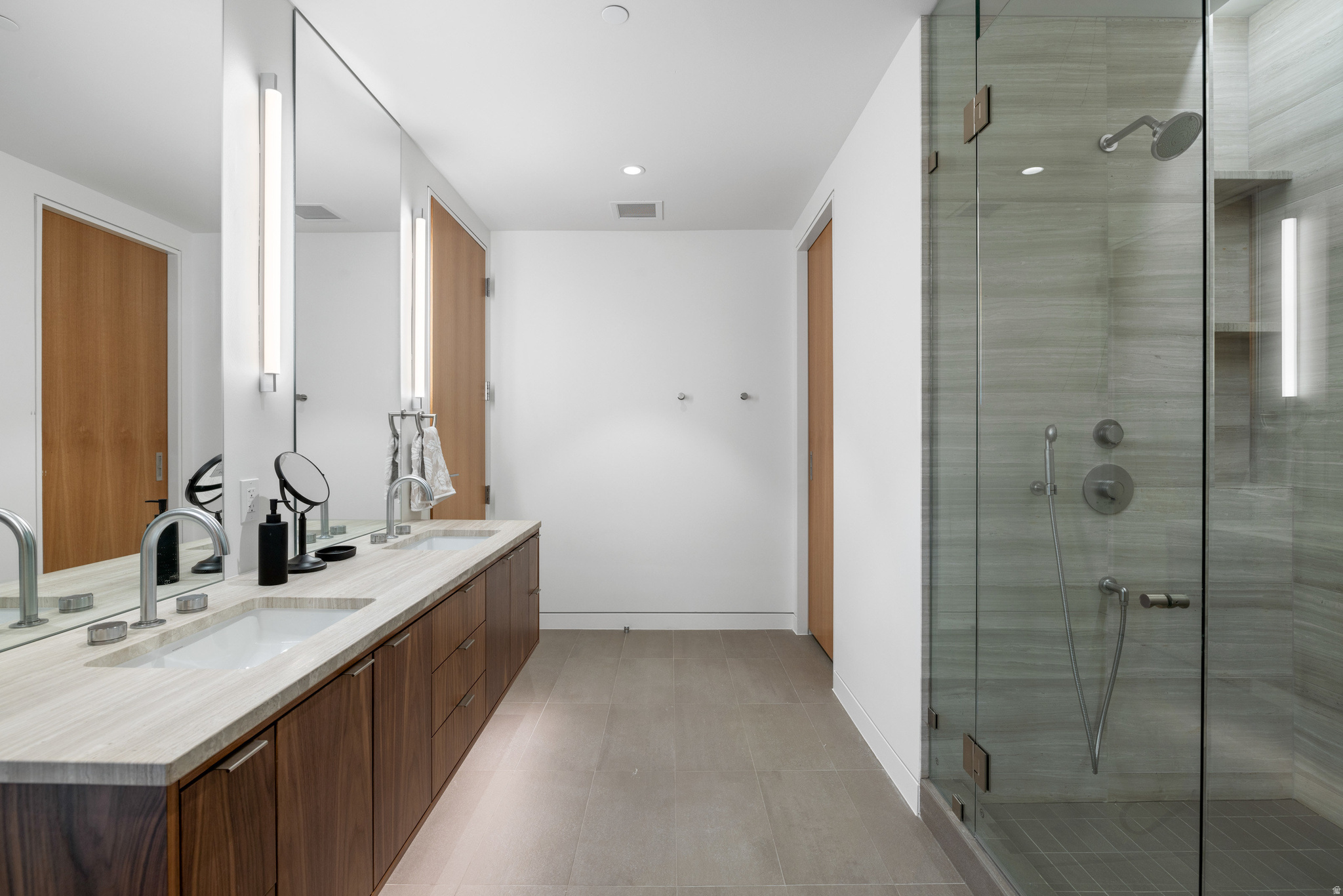 FOUNDERS PLACE - Residential