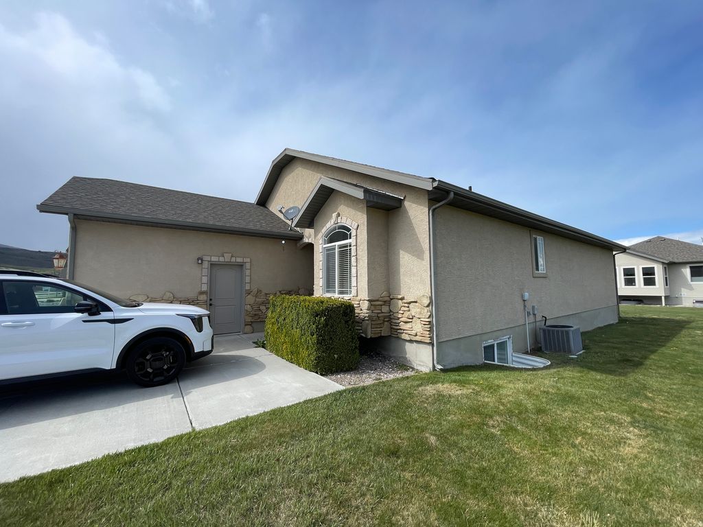 Photo of 2054 COTTAGE LN, Garden City, UT 84028 (MLS # 2153344)
