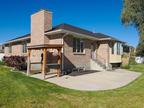 Tiny photo for 9909 S DREAM CIR W, South Jordan, UT 84095 (MLS # 2120494)