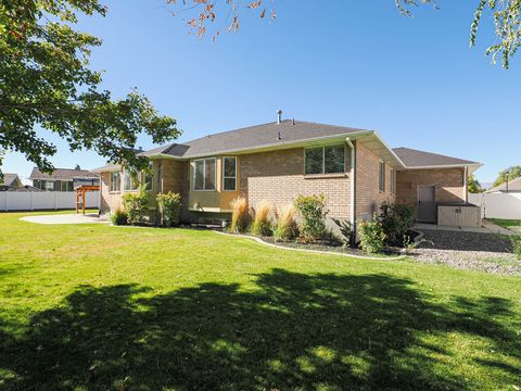 Tiny photo for 9909 S DREAM CIR W, South Jordan, UT 84095 (MLS # 2120494)