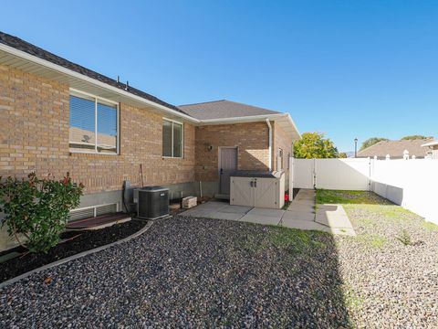 Tiny photo for 9909 S DREAM CIR W, South Jordan, UT 84095 (MLS # 2120494)