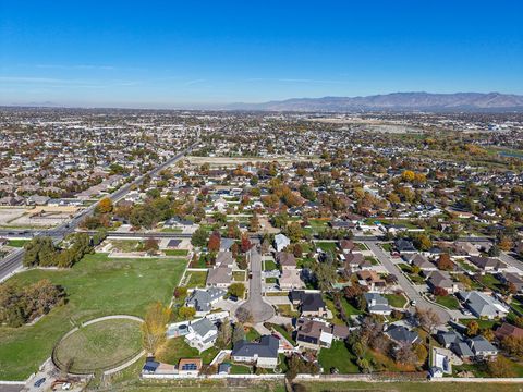 Tiny photo for 9909 S DREAM CIR W, South Jordan, UT 84095 (MLS # 2120494)