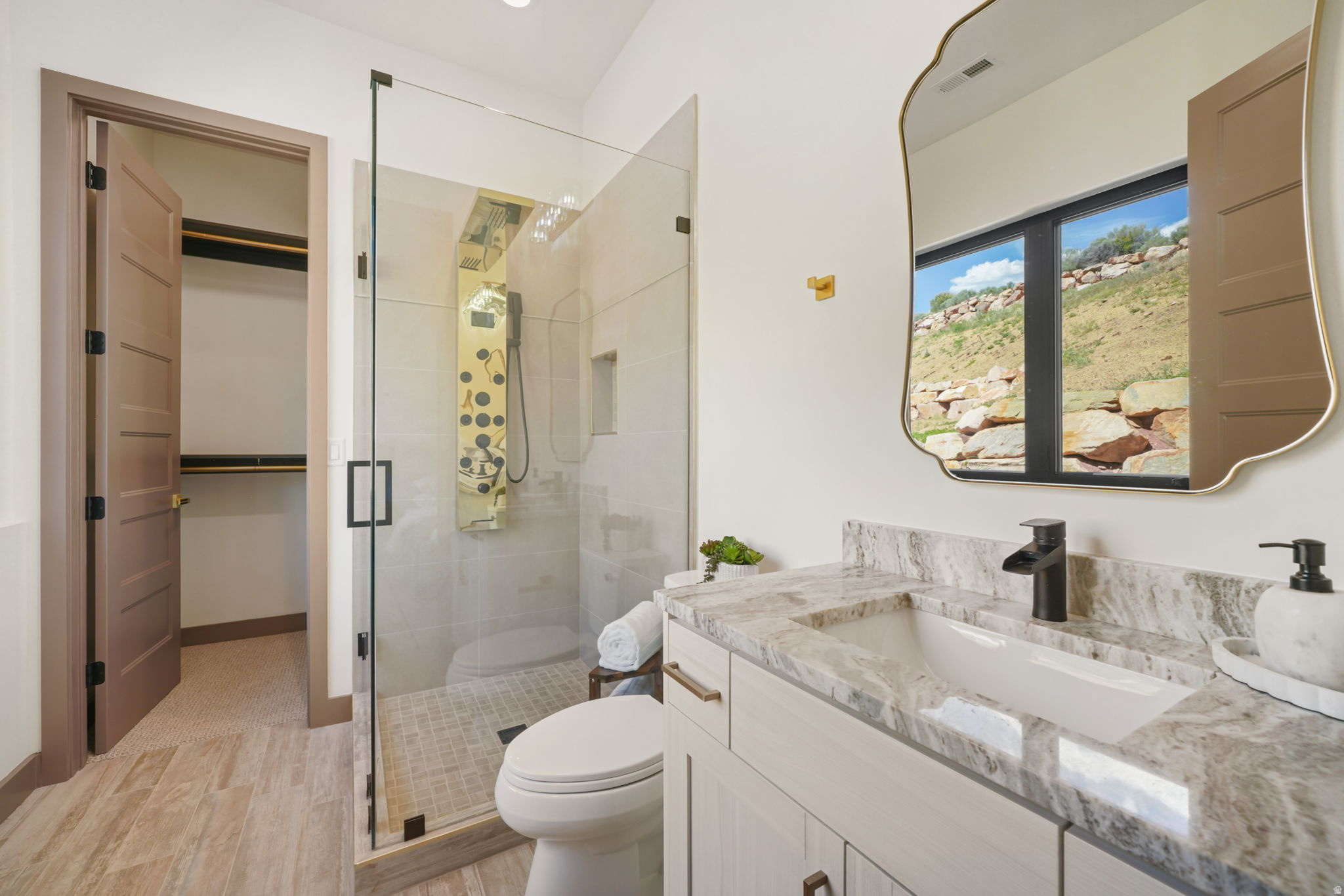 HIDEOUT CANYON - Residential