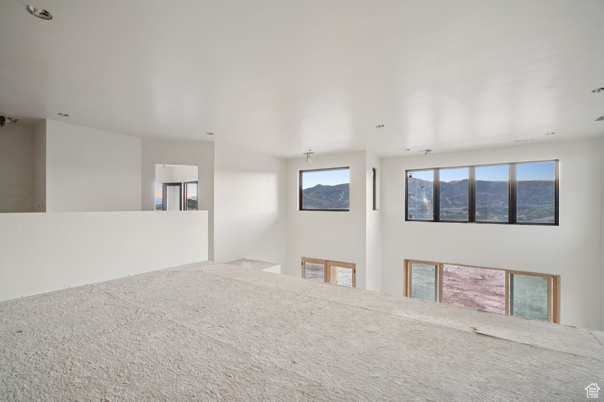 HIDEOUT CANYON - Residential