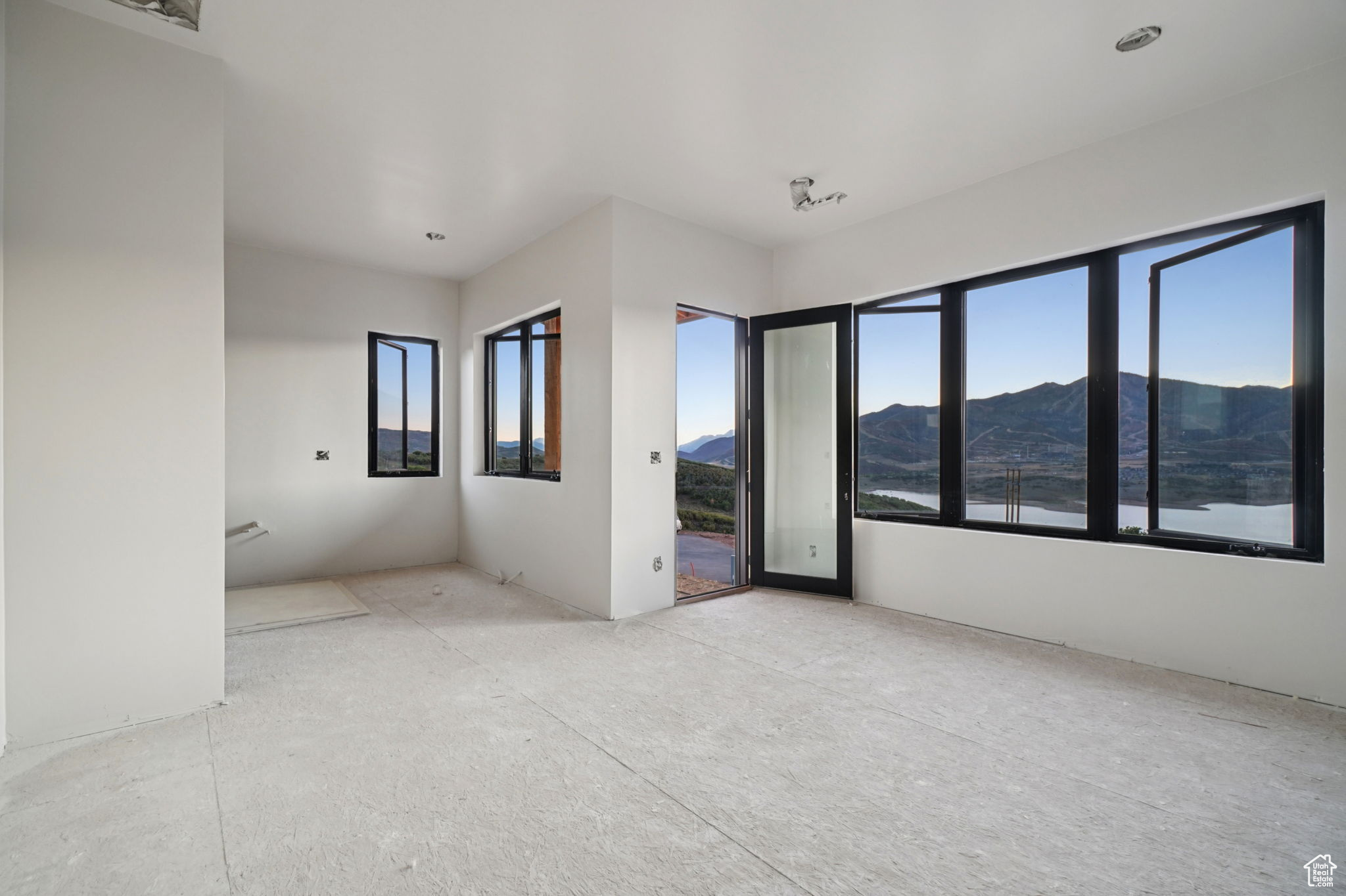 HIDEOUT CANYON - Residential