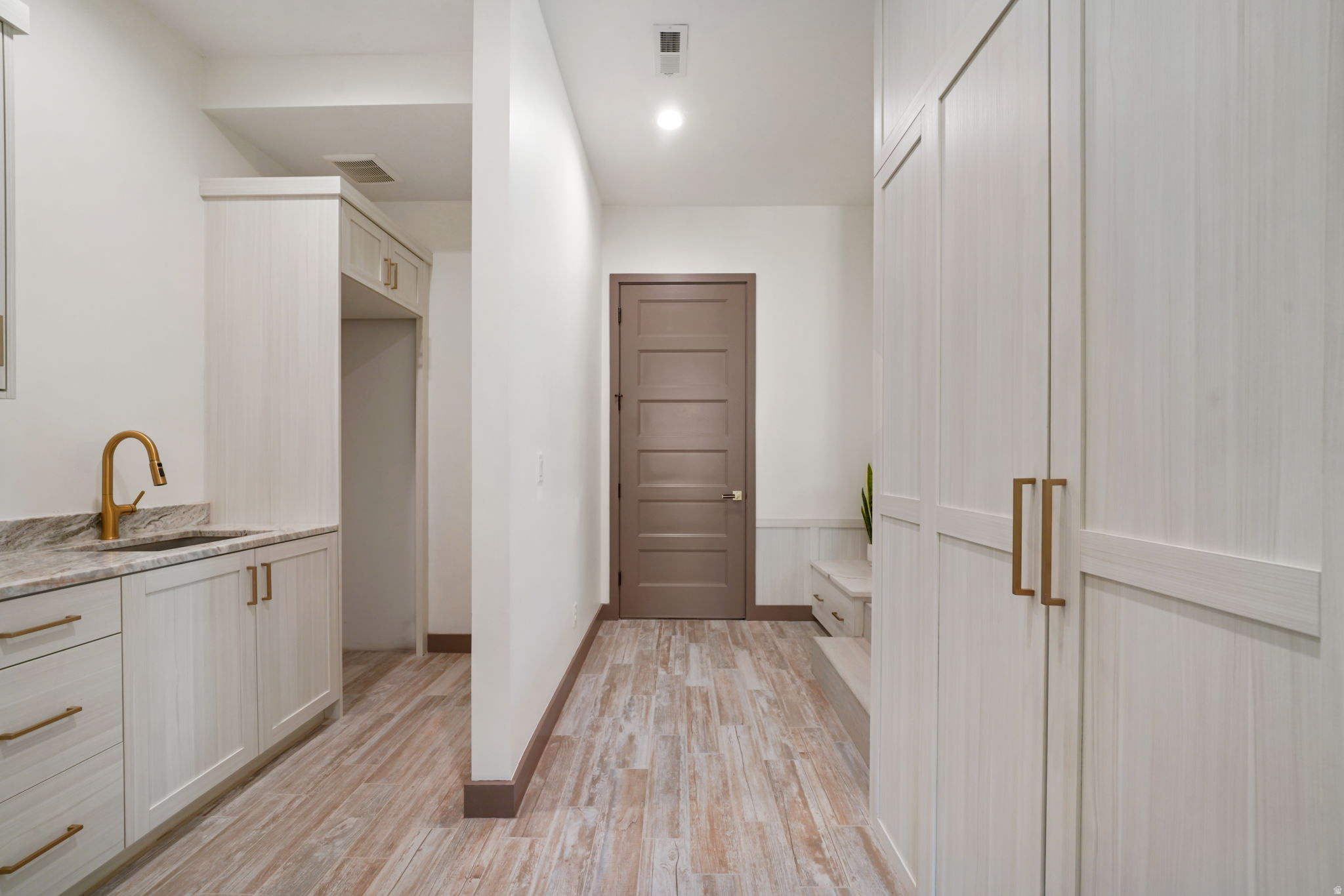 HIDEOUT CANYON - Residential