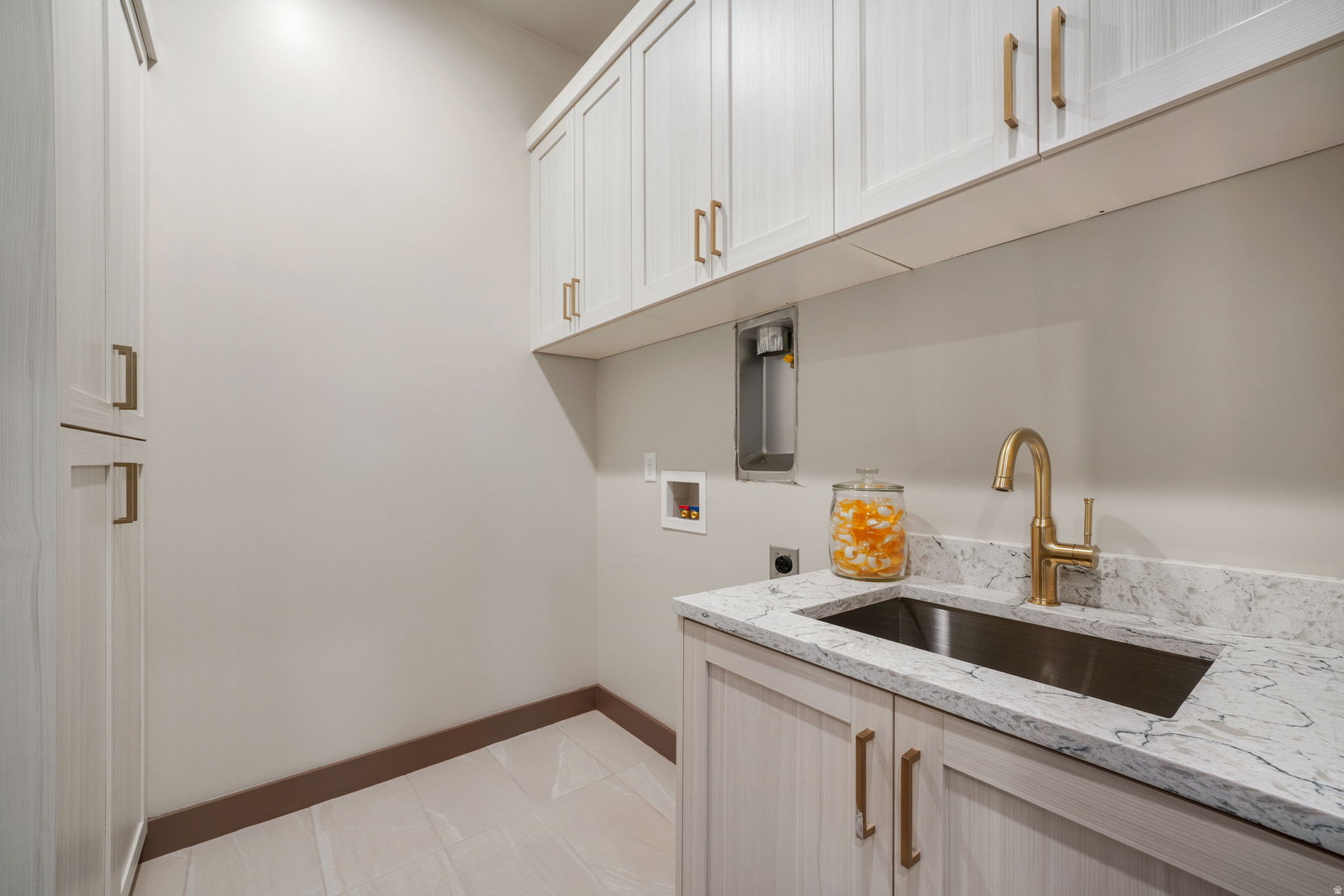 HIDEOUT CANYON - Residential