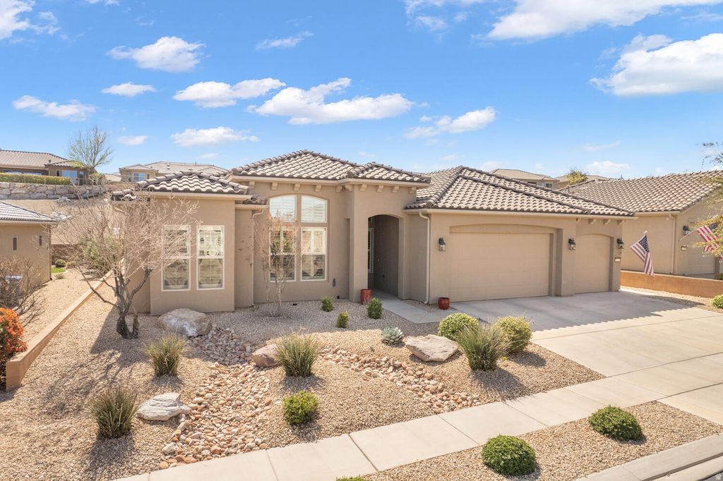 Photo of 1525 W GARNET RIDGE DR, Saint George, UT 84790 (MLS # 2144762)