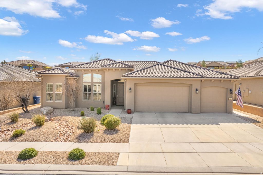 Photo of 1525 W GARNET RIDGE DR, Saint George, UT 84790 (MLS # 2144762)