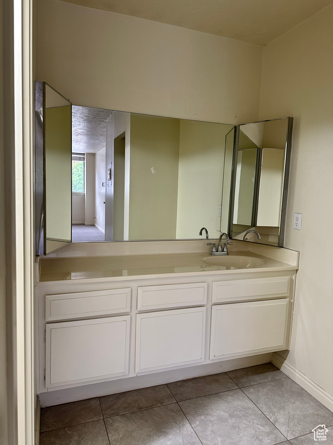 ZION SUMMIT CONDM - Residential