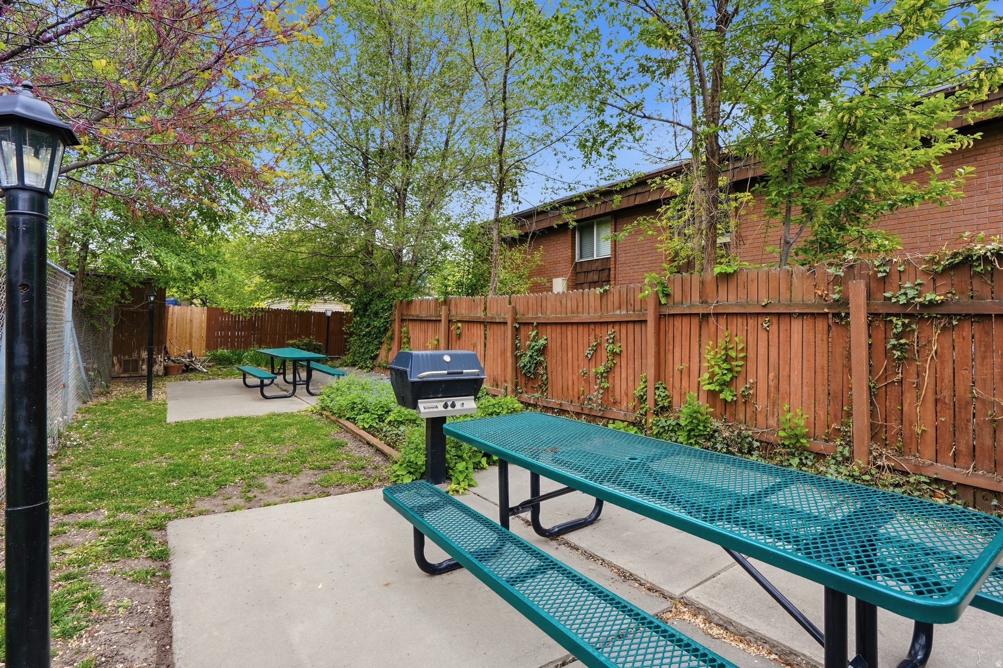 SILVER MAPLES - Residential