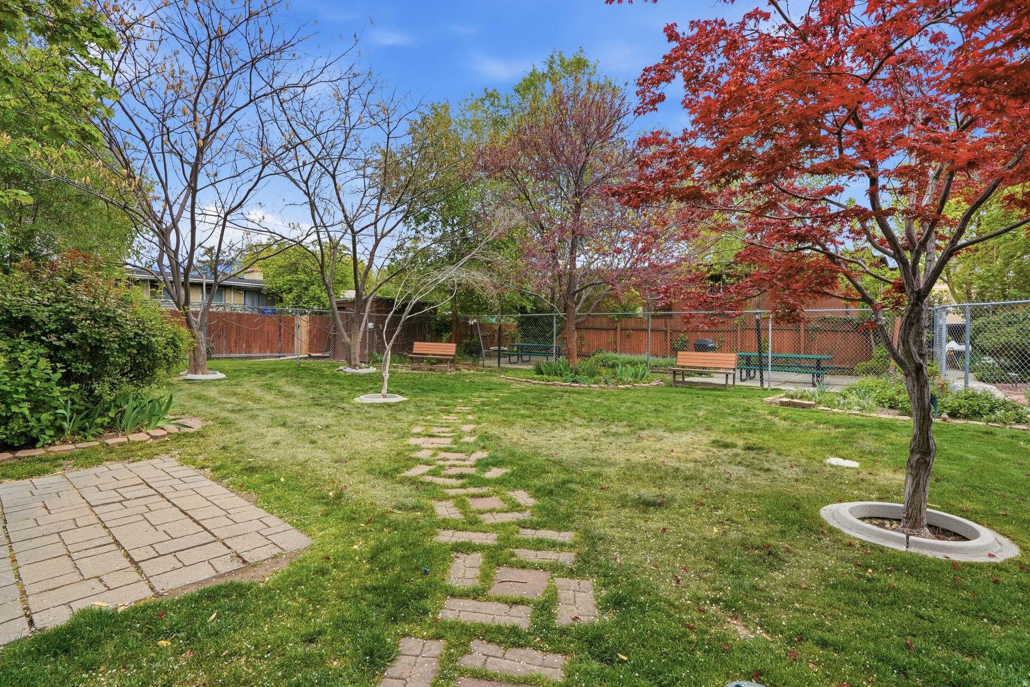 SILVER MAPLES - Residential