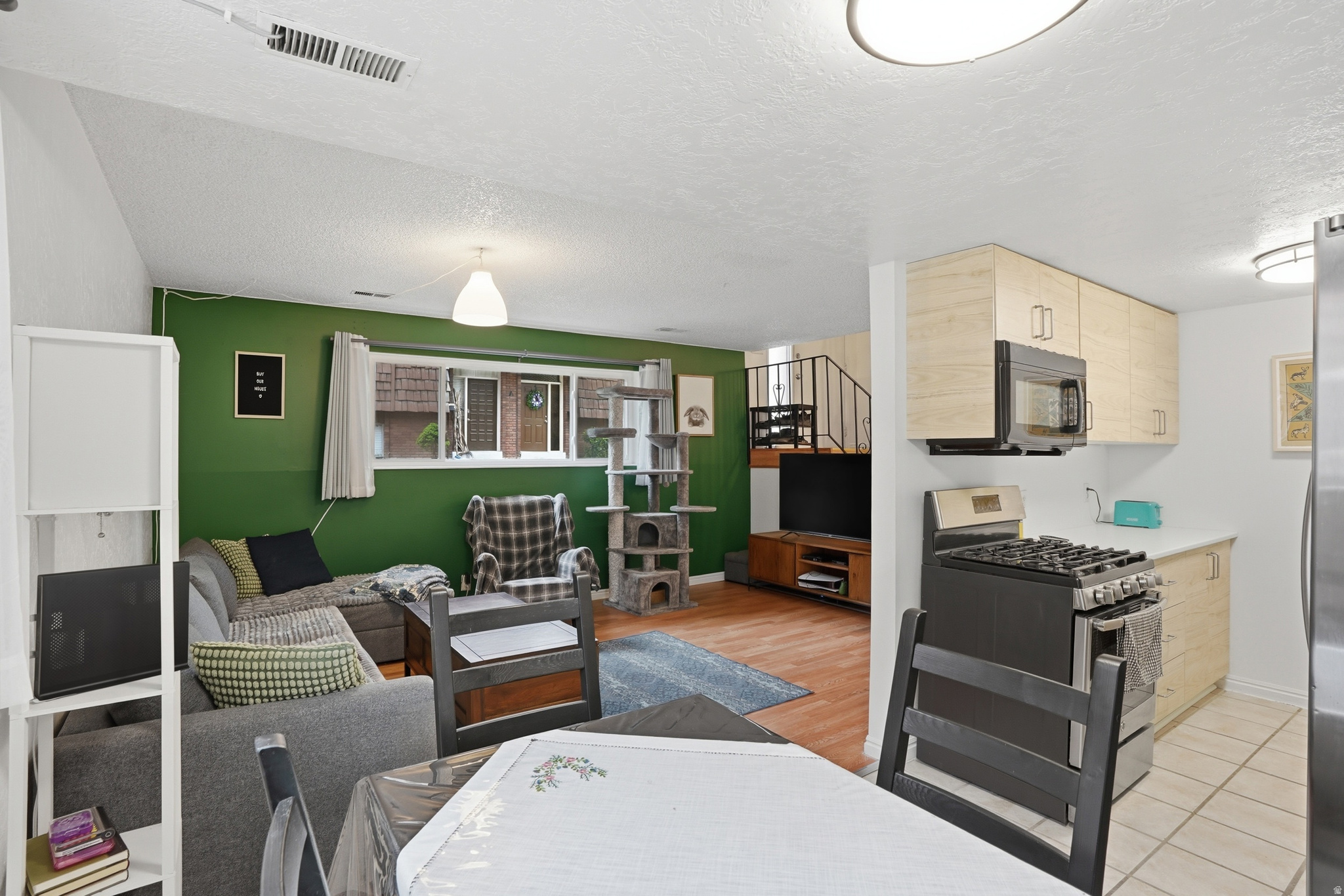 SILVER MAPLES - Residential