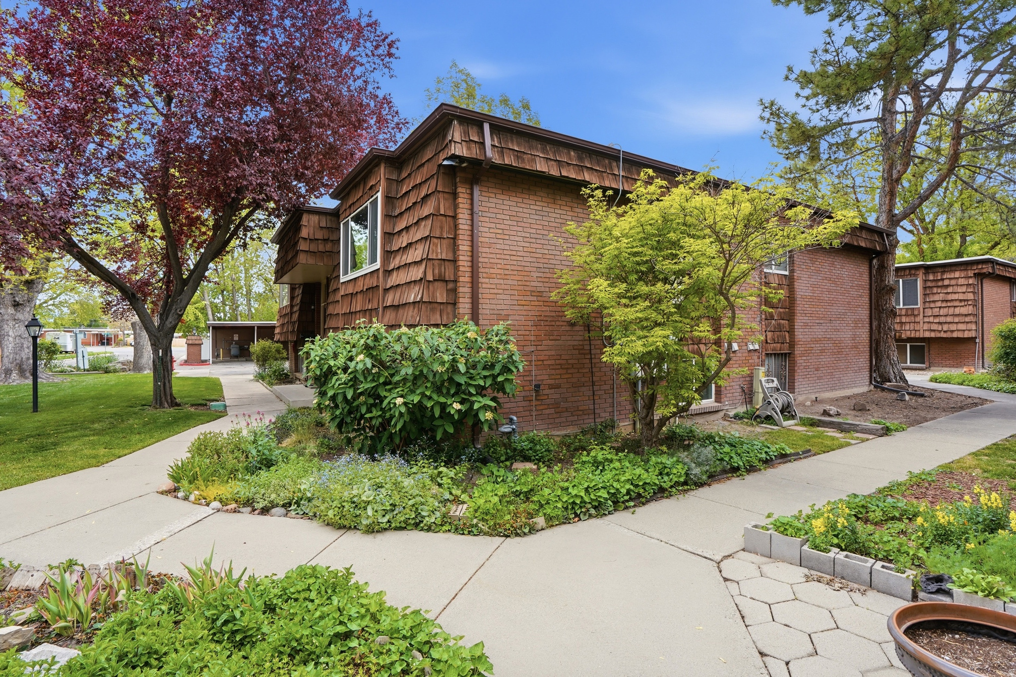 SILVER MAPLES - Residential