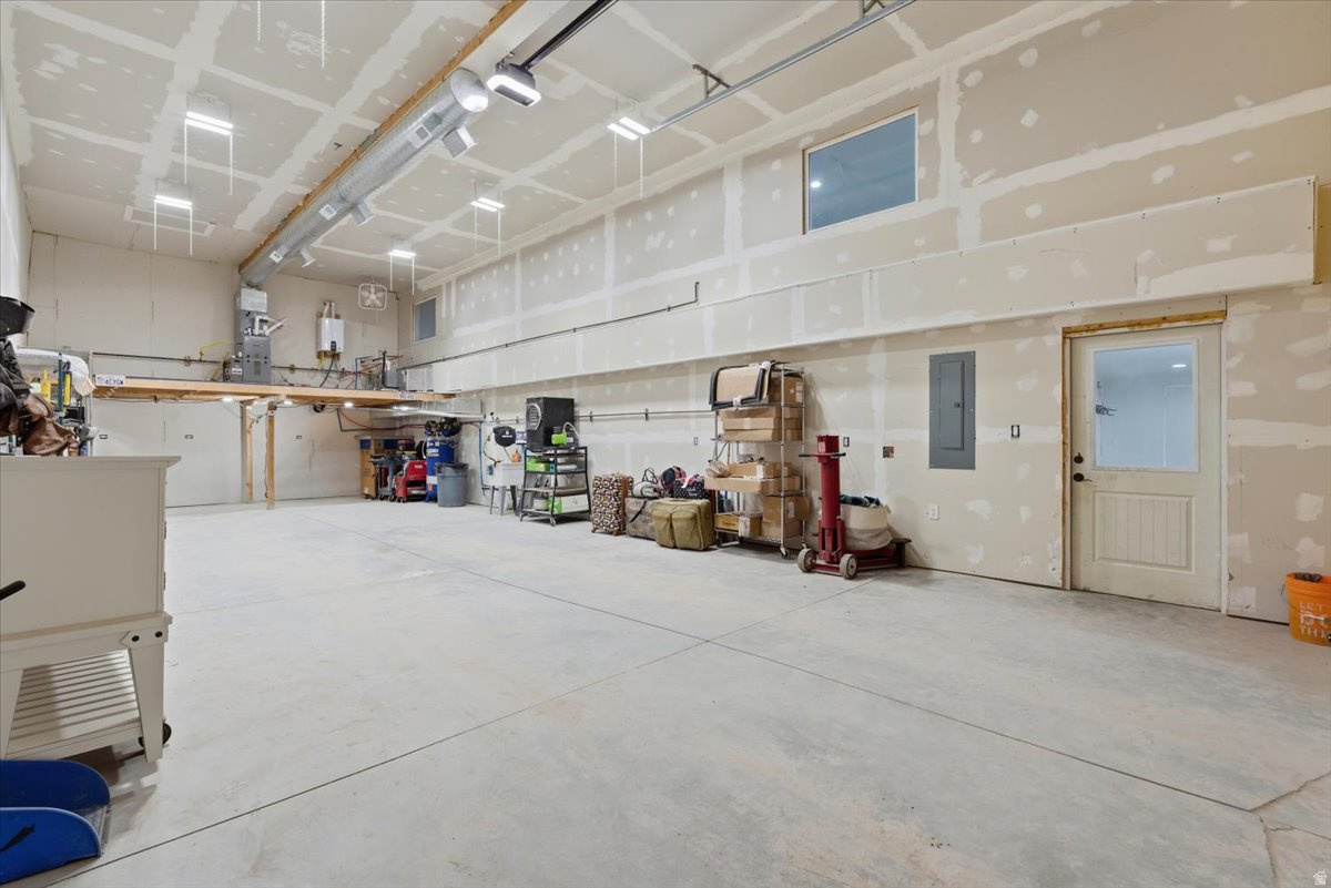 BRODIE CALDER - Residential