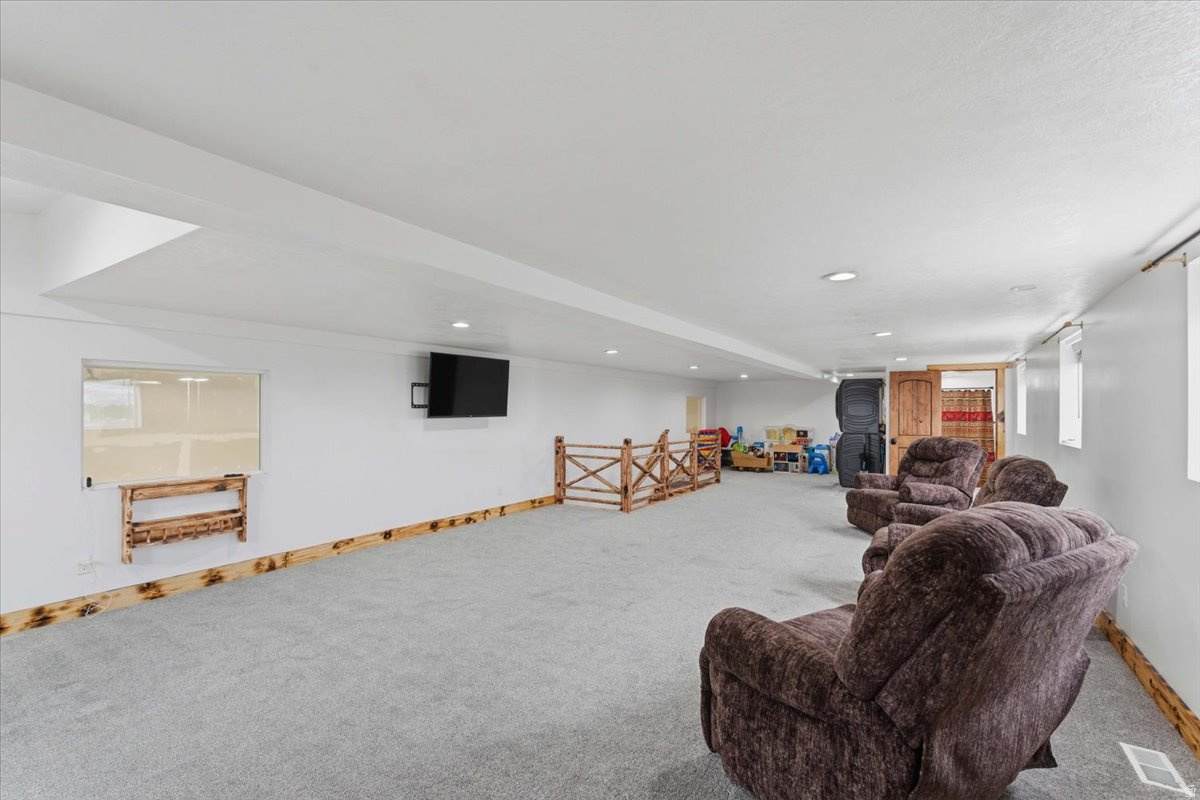 BRODIE CALDER - Residential