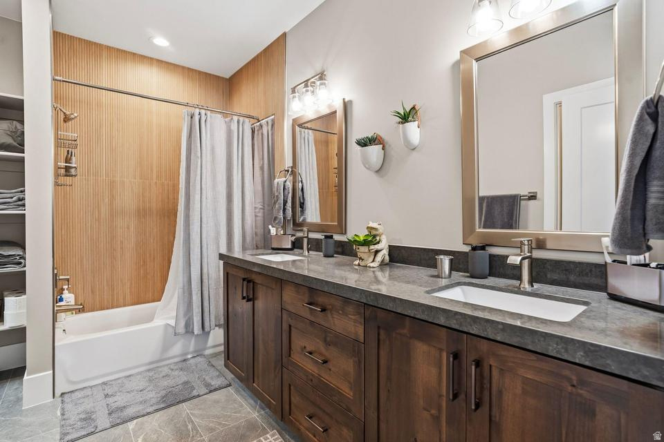 MOUNTAIN VIEW EST 3 - Residential