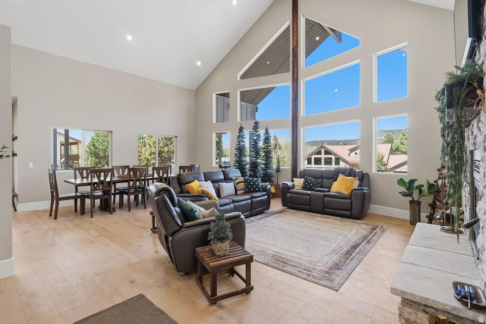 MOUNTAIN VIEW EST 3 - Residential