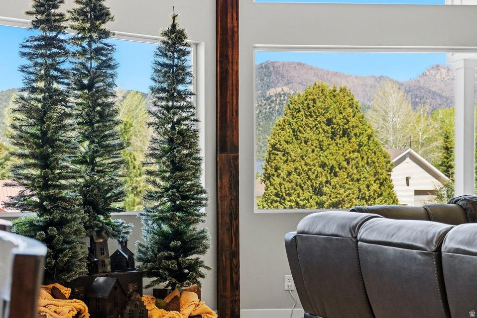 MOUNTAIN VIEW EST 3 - Residential