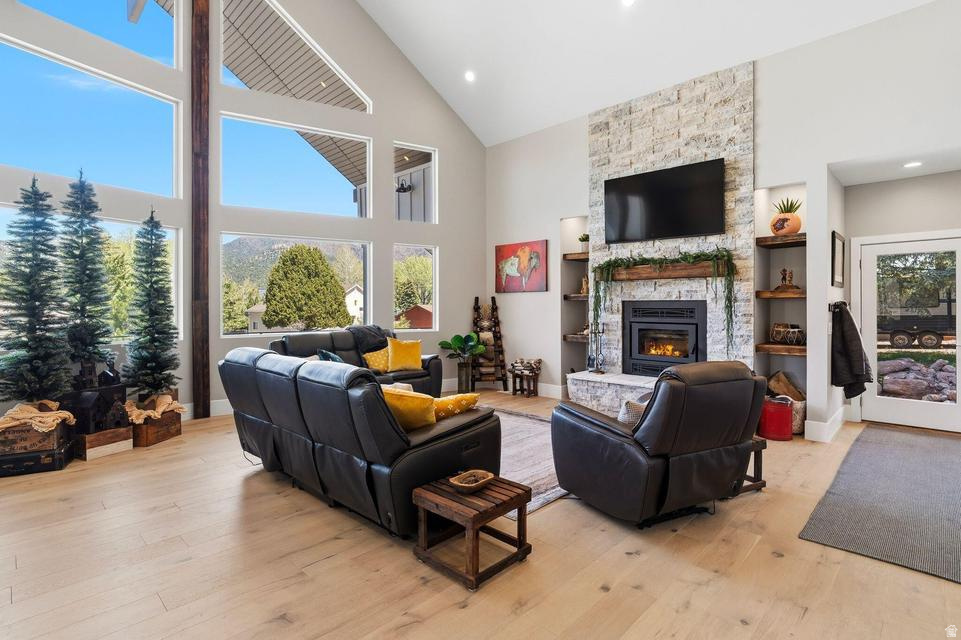 MOUNTAIN VIEW EST 3 - Residential