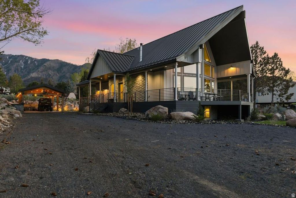 Photo of 924 E SPRING CREEK LN, Pine Valley, UT 84781 (MLS # 2155285)