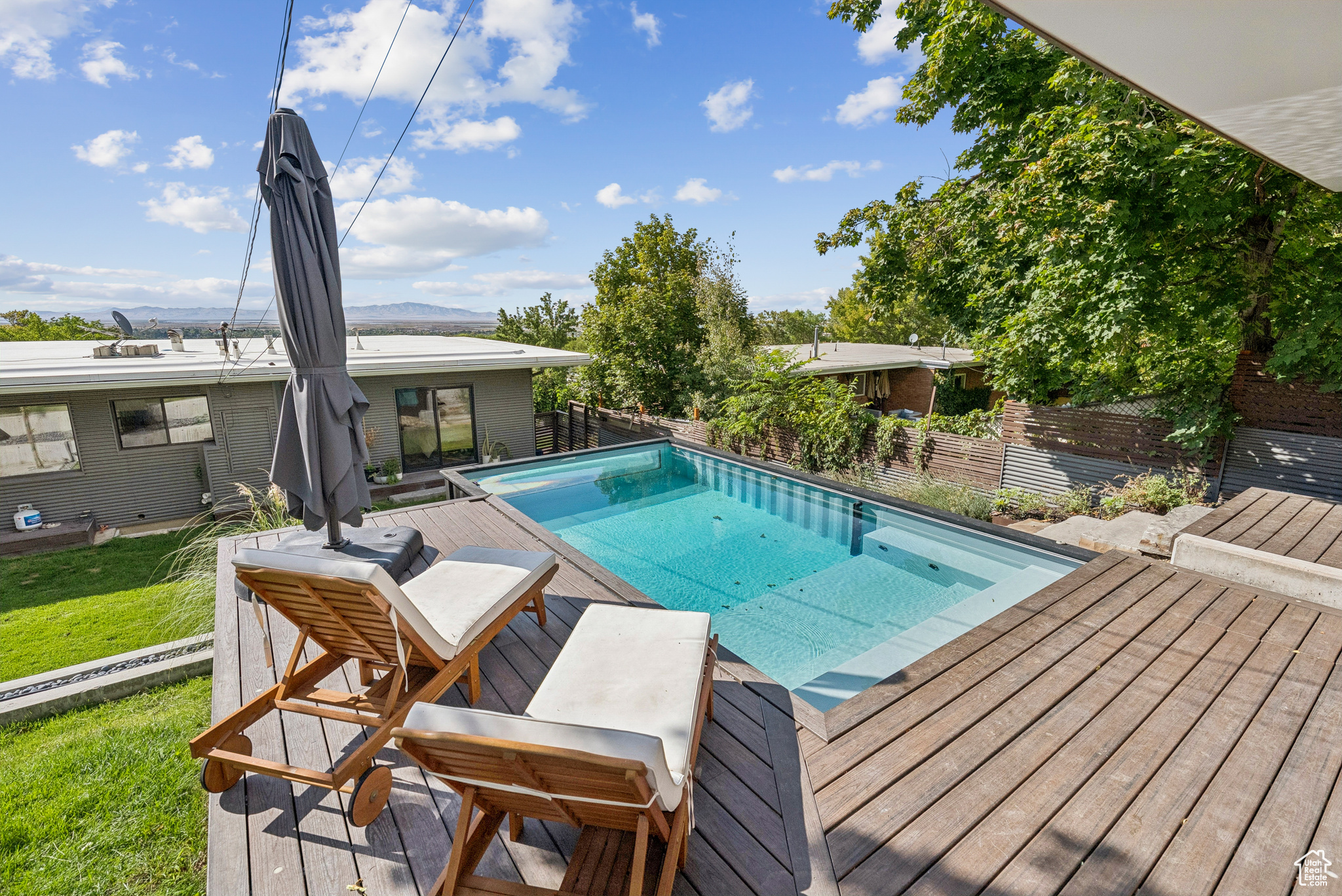 CRESTWOOD SUB - Residential