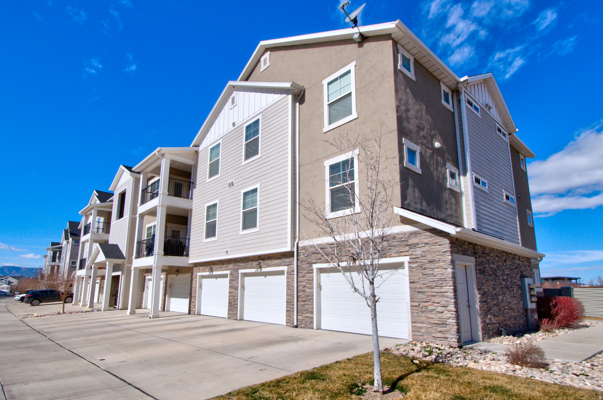 WATERS EDGE - Residential