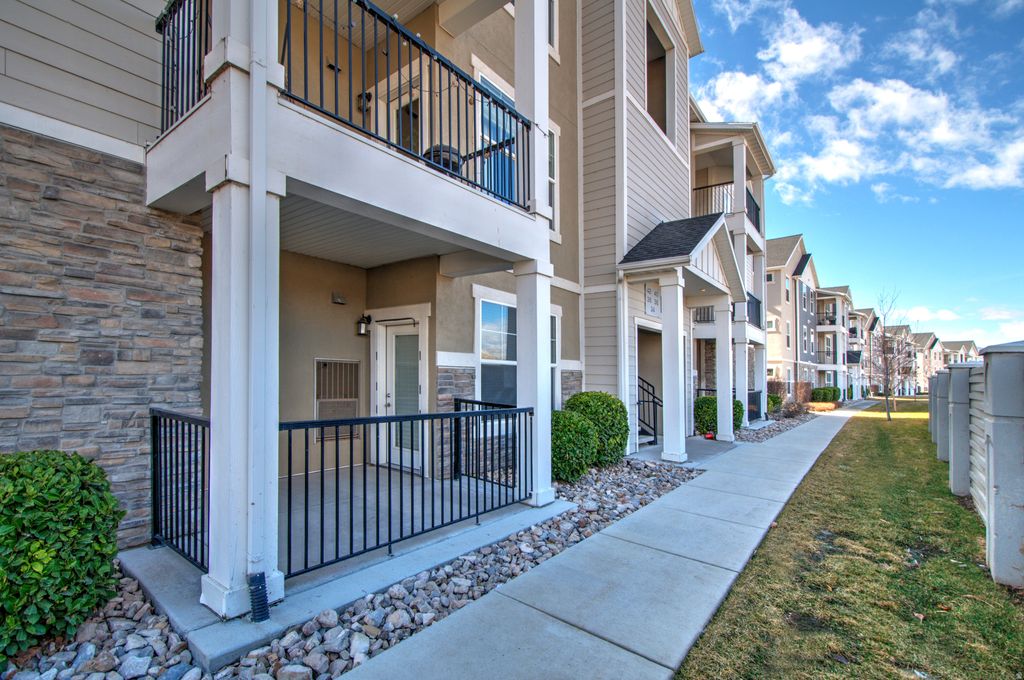 Photo of 34 W SILVER SPRINGS DR, Vineyard, UT 84059 (MLS # 2146090)