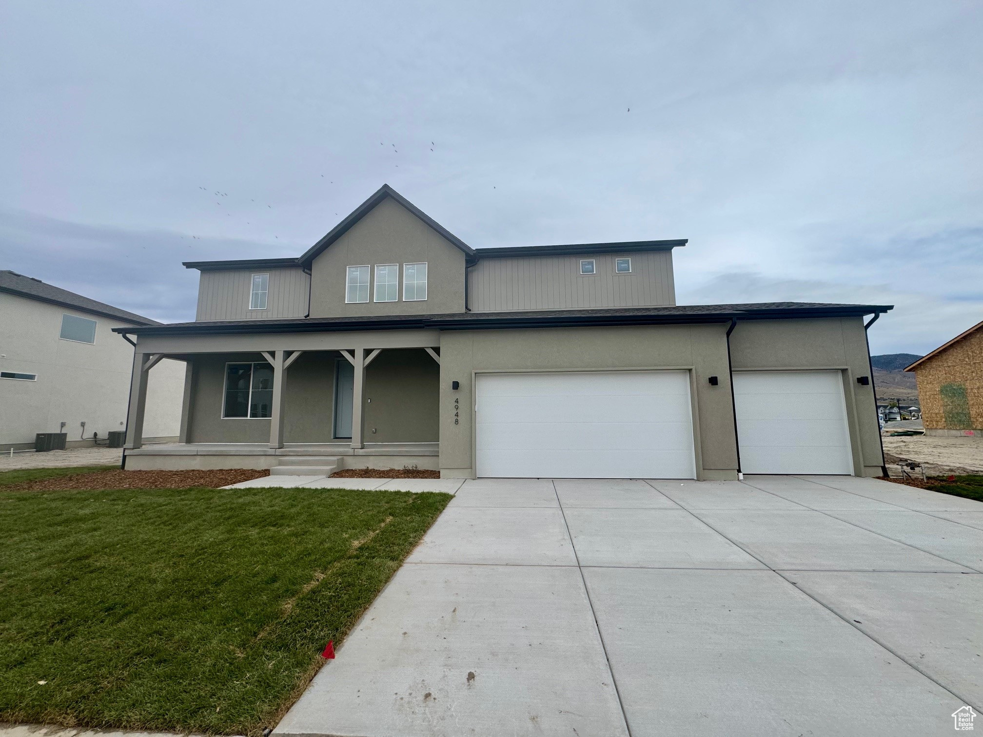 SUNSET FLATS - Residential