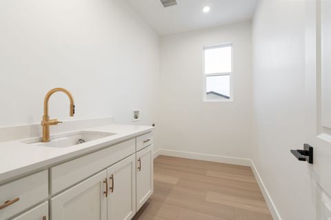 Tiny photo for 447 N PINNACLE LN #25, Saratoga Springs, UT 84045 (MLS # 2144221)