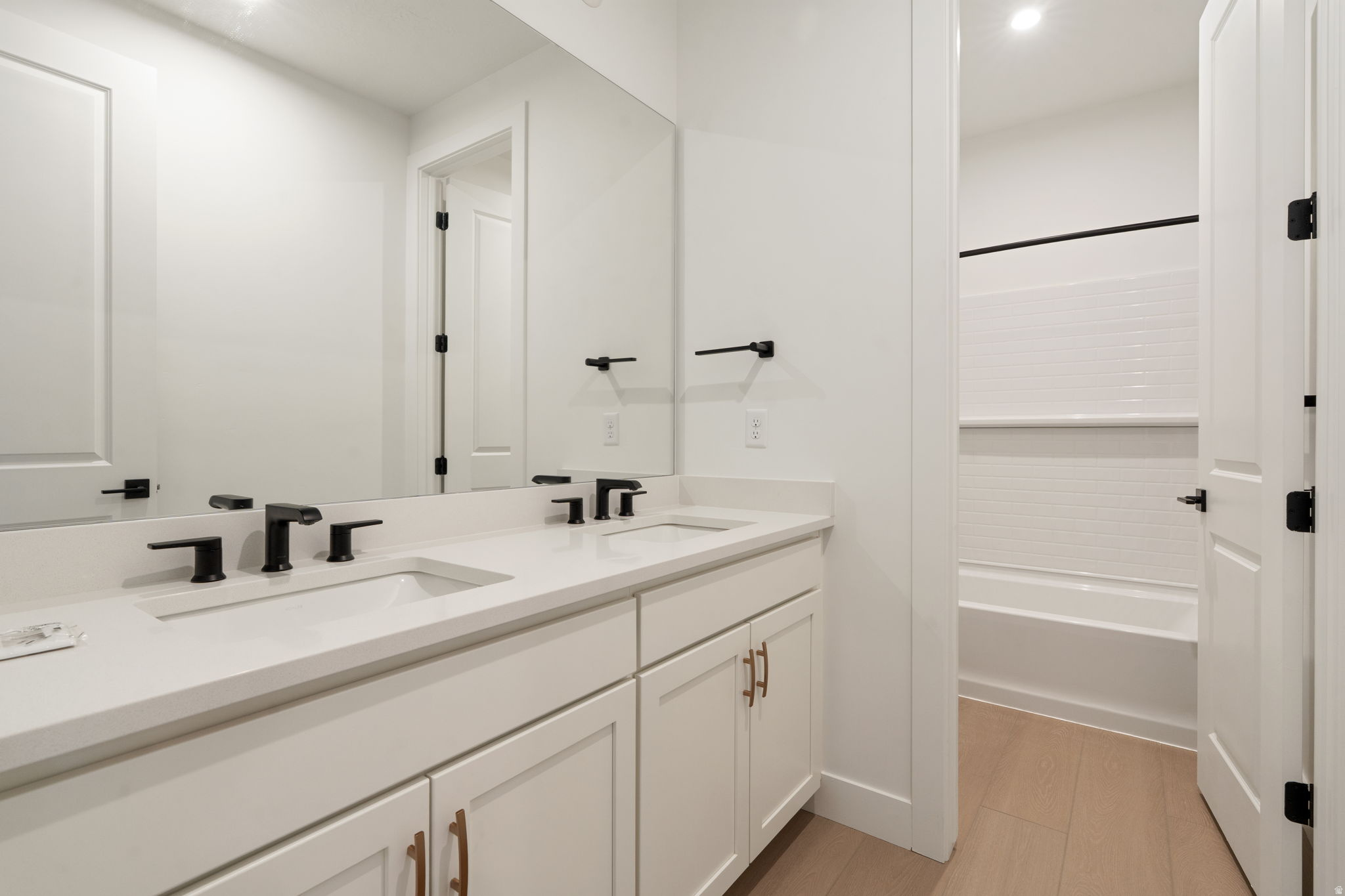 WESTLAKE VISTAS - Residential