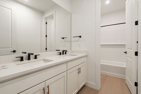 Tiny photo for 447 N PINNACLE LN #25, Saratoga Springs, UT 84045 (MLS # 2144221)