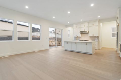 Tiny photo for 447 N PINNACLE LN #25, Saratoga Springs, UT 84045 (MLS # 2144221)