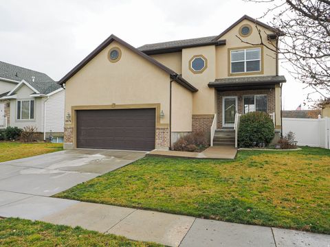 Tiny photo for 2475 CRAIG LN, Syracuse, UT 84075 (MLS # 2136732)