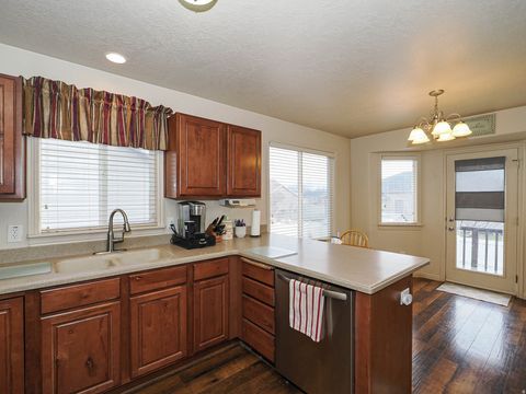 Tiny photo for 2475 CRAIG LN, Syracuse, UT 84075 (MLS # 2136732)