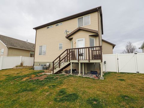 Tiny photo for 2475 CRAIG LN, Syracuse, UT 84075 (MLS # 2136732)