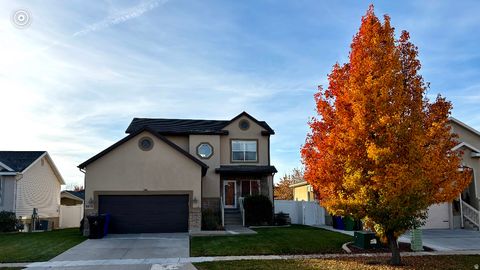 Photo of 2475 CRAIG LN, Syracuse, UT 84075 (MLS # 2136732)