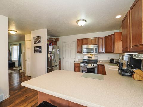 Tiny photo for 2475 CRAIG LN, Syracuse, UT 84075 (MLS # 2136732)