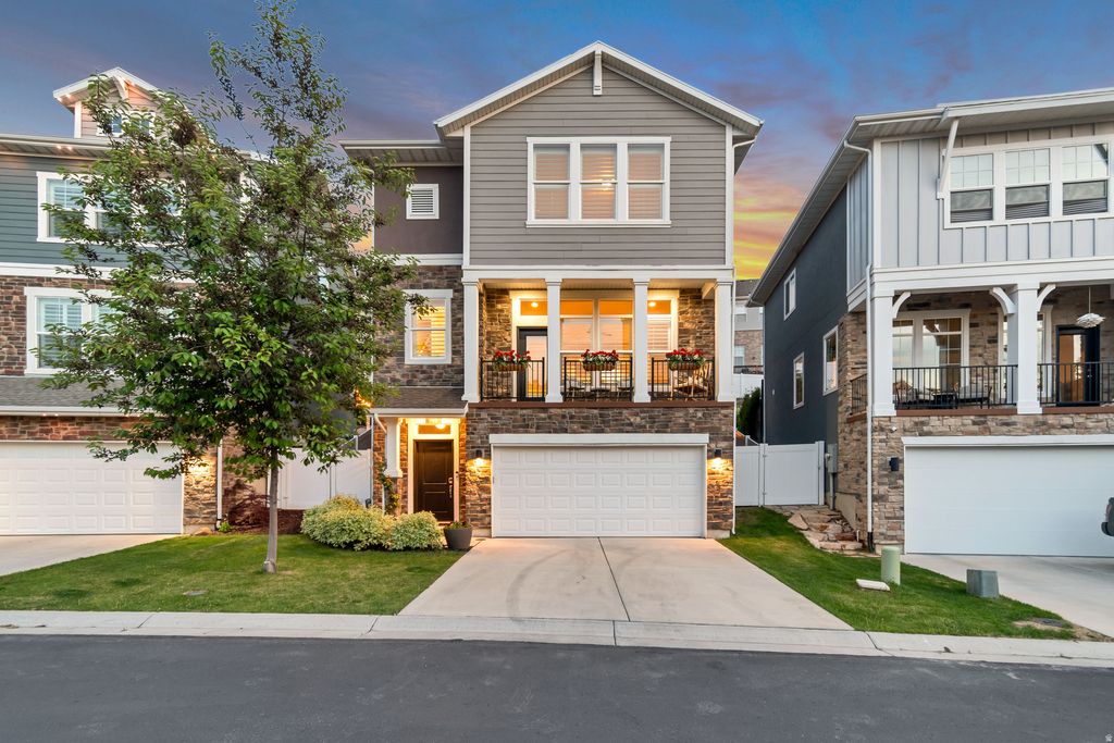 Photo of 966 E DEER ARCH LN S, Draper, UT 84020 (MLS # 2156888)