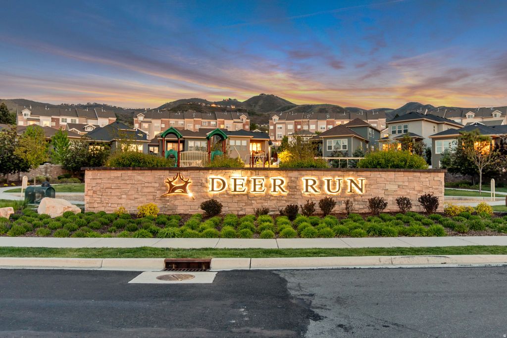 Photo of 966 E DEER ARCH LN S, Draper, UT 84020 (MLS # 2156888)
