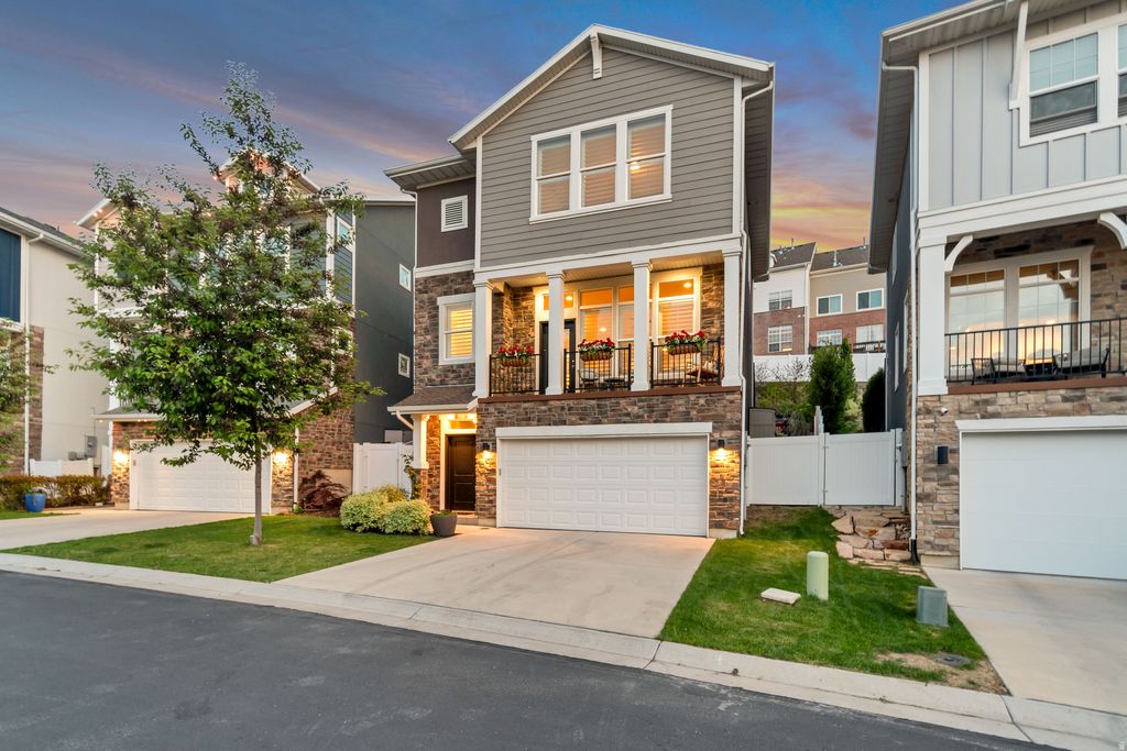Photo of 966 E DEER ARCH LN S, Draper, UT 84020 (MLS # 2156888)