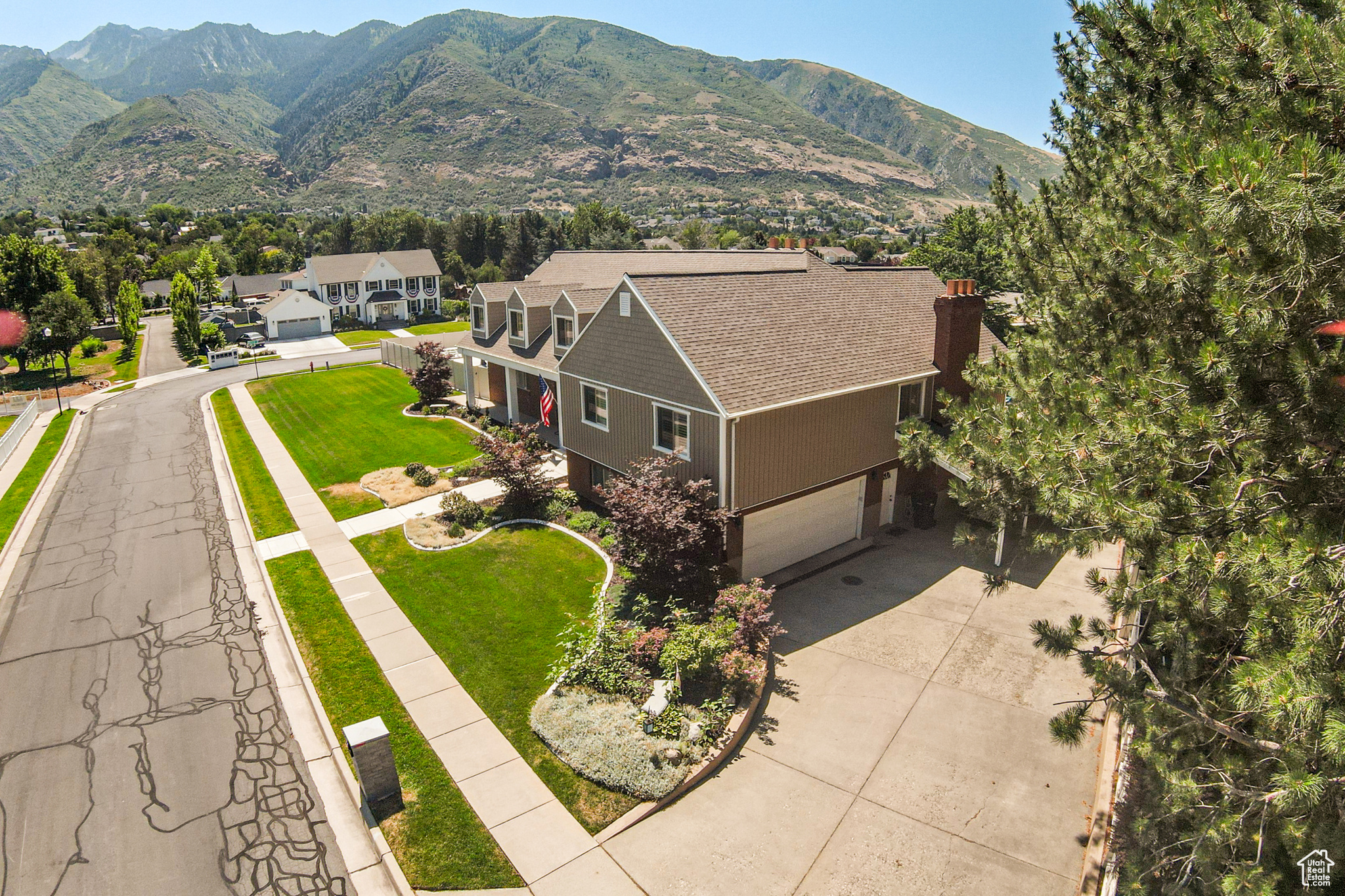 PINE CREST - Residential